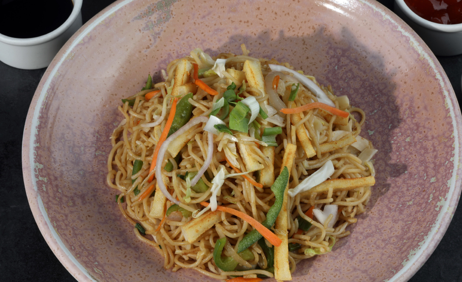 PANEER HAKKA NOODLES