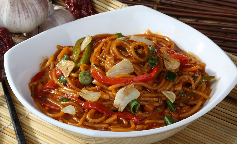 VEG HAKKA NOODLES